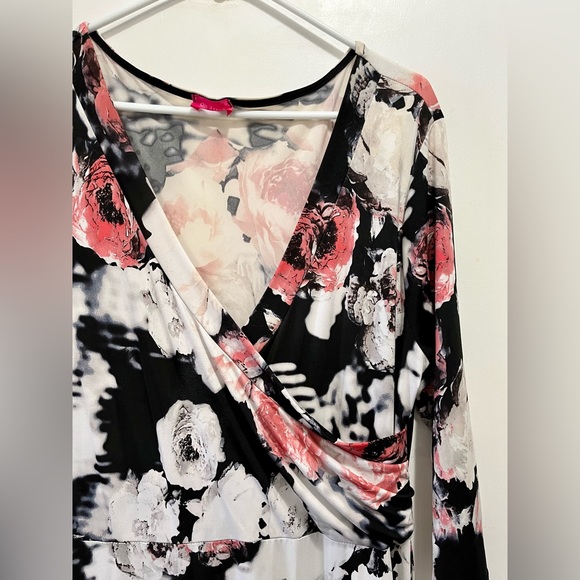 🌸HP🌸Faux wrap floral dress. 🌸 - Picture 4 of 9